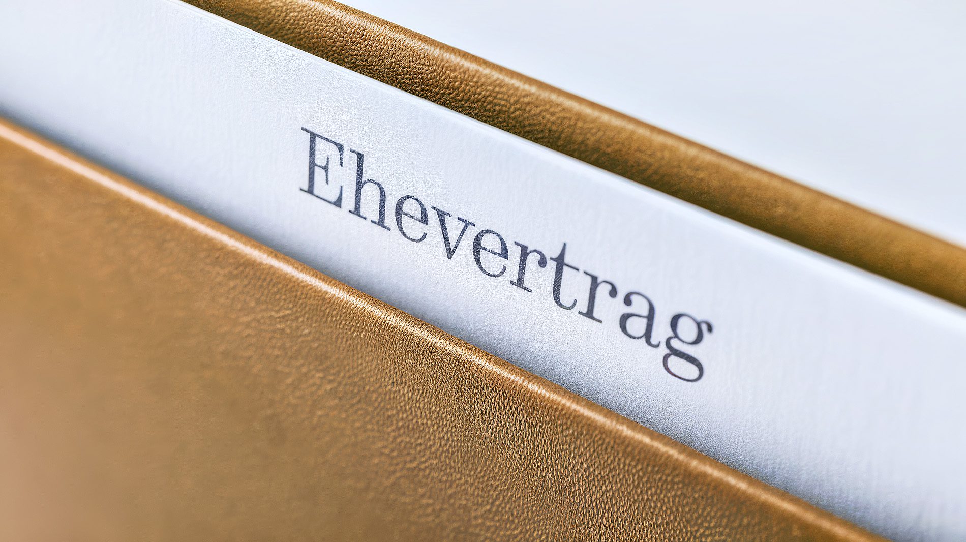 Ordner mit Etikett Ehevertrag