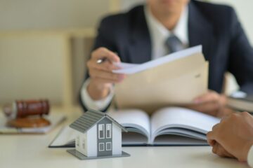 Warum Sie einen Immobilienkaufvertrag unbedingt überprüfen lassen sollten